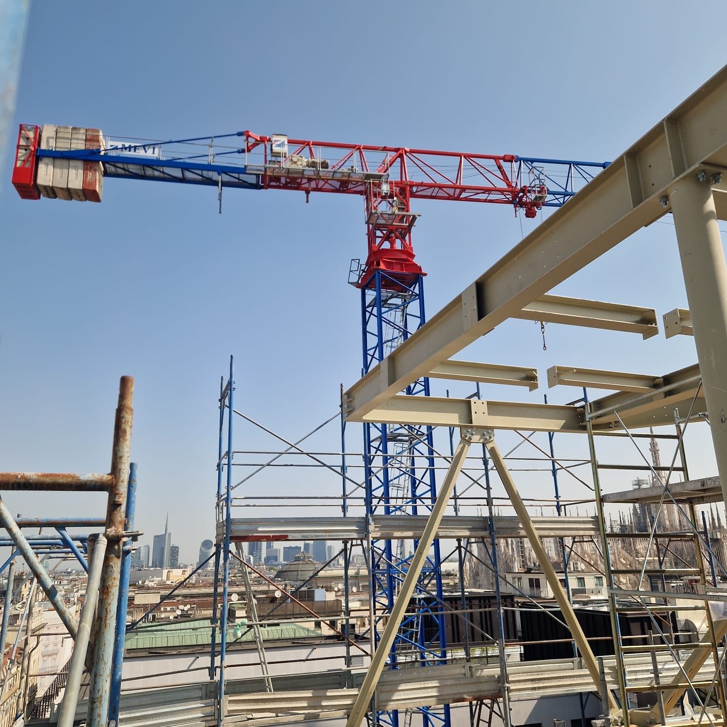 Via Gonzaga — Struttura in acciaio in cantiere